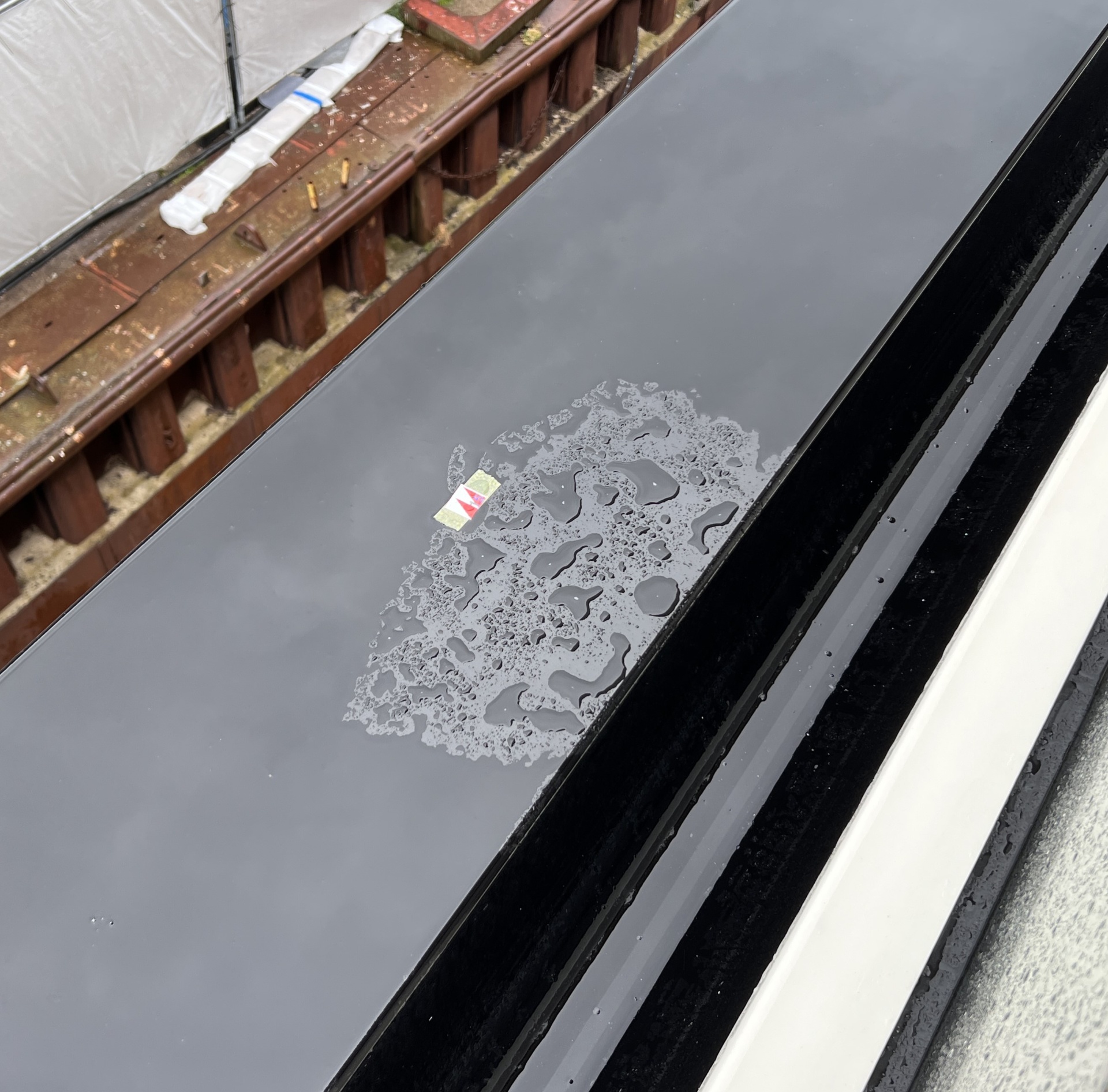 Versiegelte Oberfläche — Wasserabperltest — Nachher